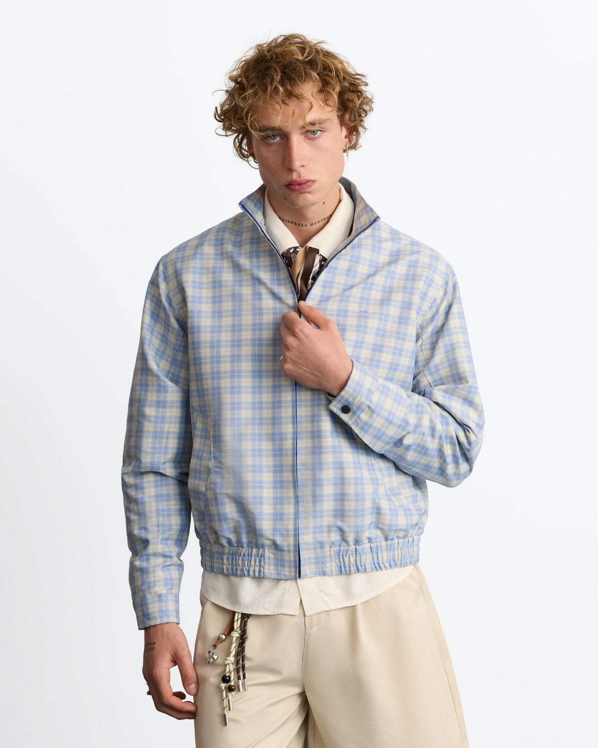 MAN [Model is 190 cm / 6’3” wearing size L]