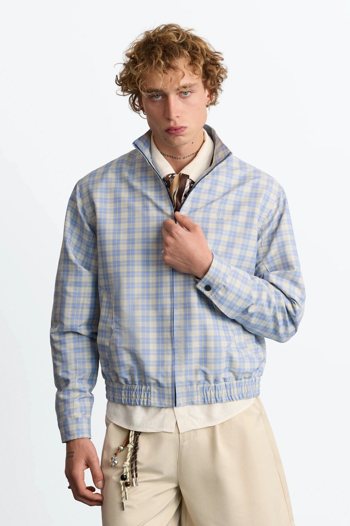 MAN [Model is 190 cm / 6’3” wearing size L]