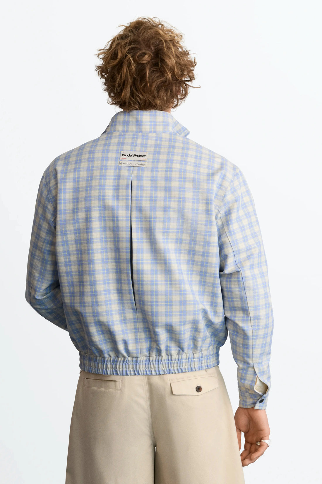MAN [Model is 190 cm / 6’3” wearing size L]