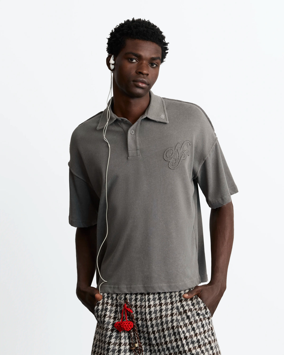 MAN [Model is 188 cm / 6’2” wearing size L]