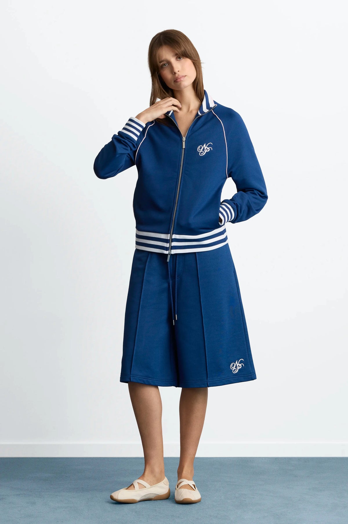 WOMAN [Model is 173 cm / 5’8” wearing size S]