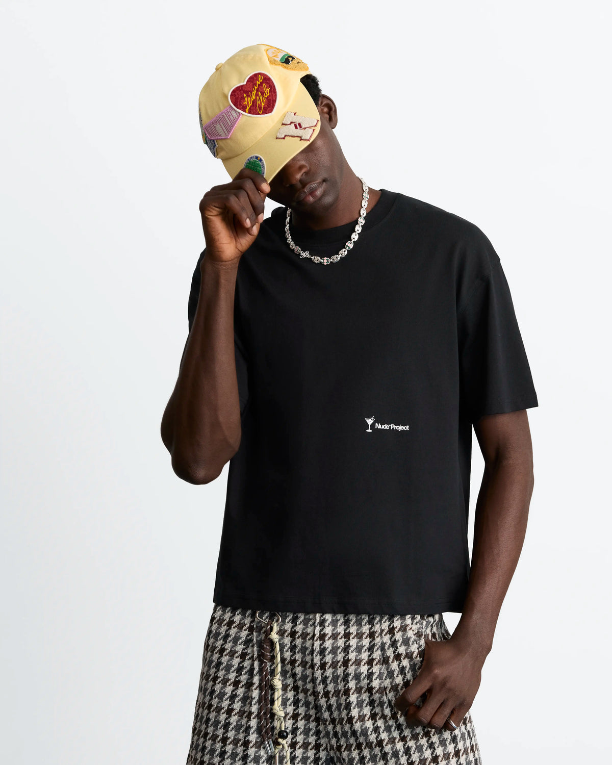 MAN [Model is 188 cm / 6’2” wearing size M]