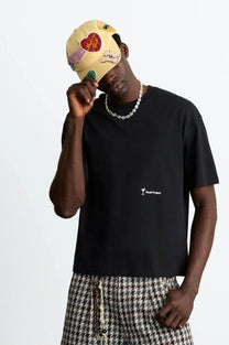 MAN [Model is 188 cm / 6’2” wearing size M]