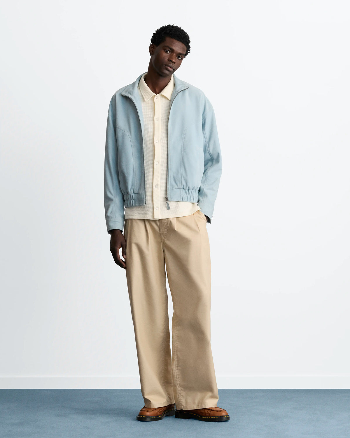 MAN [Model is 188 cm / 6’2” wearing size M]