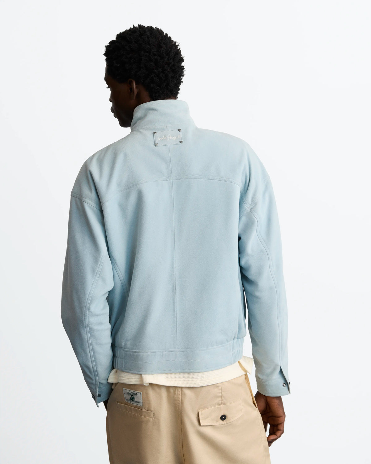 MAN [Model is 188 cm / 6’2” wearing size M]