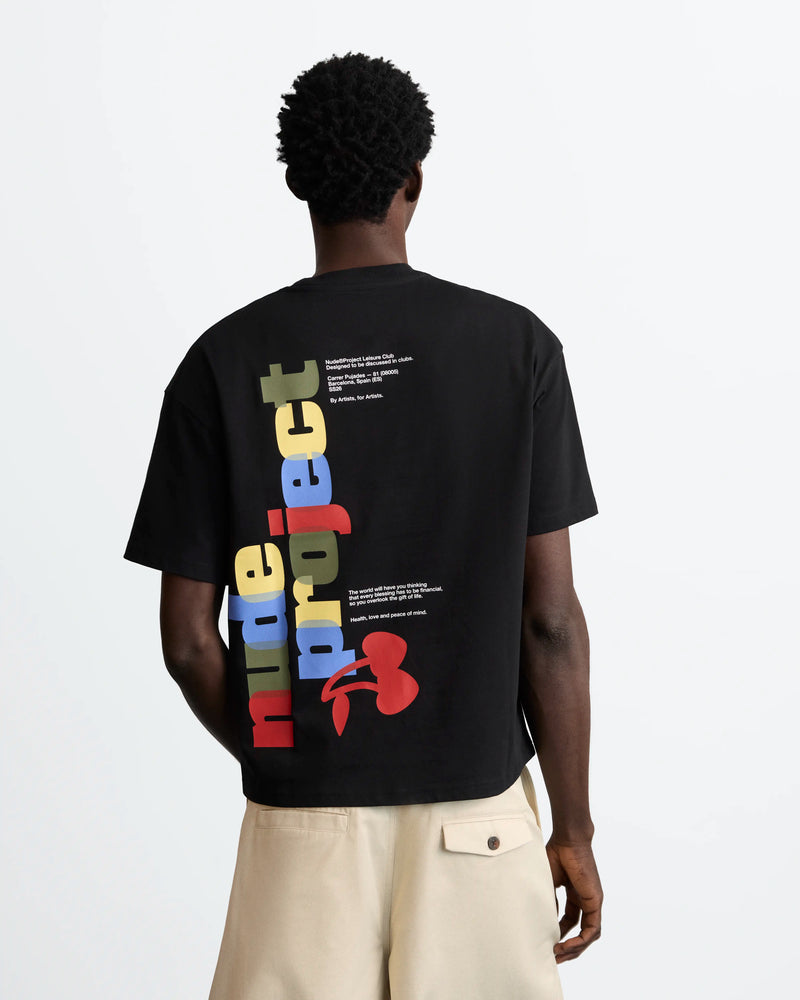 MAN [Model is 188 cm / 6’2” wearing size M]