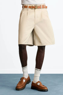 MAN [Model is 188 cm / 6’2” wearing size 42]