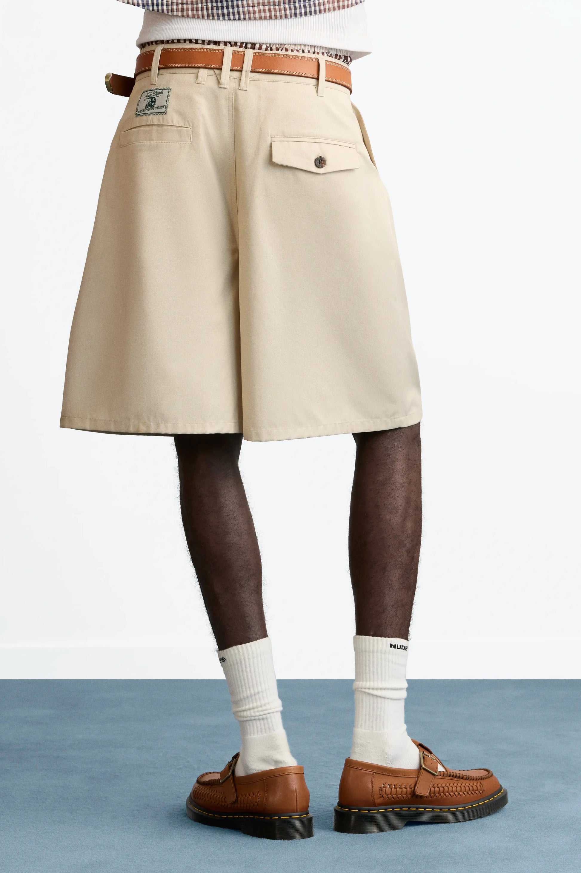 MAN [Model is 188 cm / 6’2” wearing size 42]