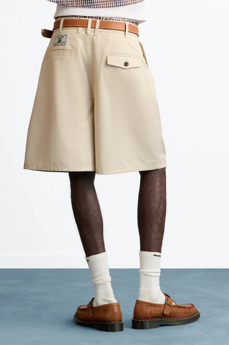 MAN [Model is 188 cm / 6’2” wearing size 42]