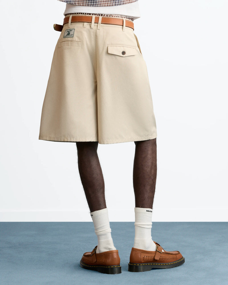 MAN [Model is 188 cm / 6’2” wearing size 42]