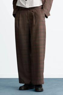 MAN [Model is 190 cm / 6’3” wearing size L]