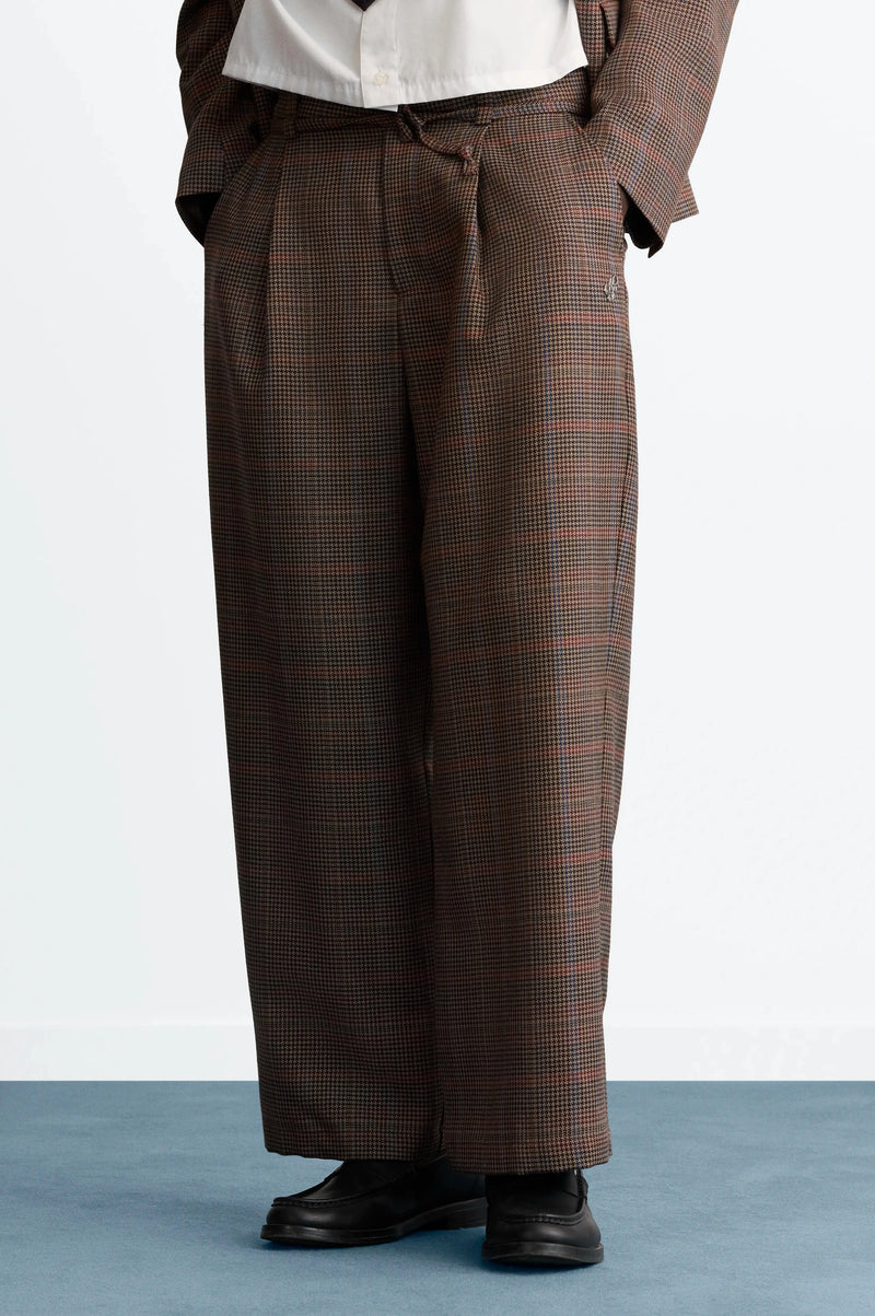 MAN [Model is 190 cm / 6’3” wearing size L]