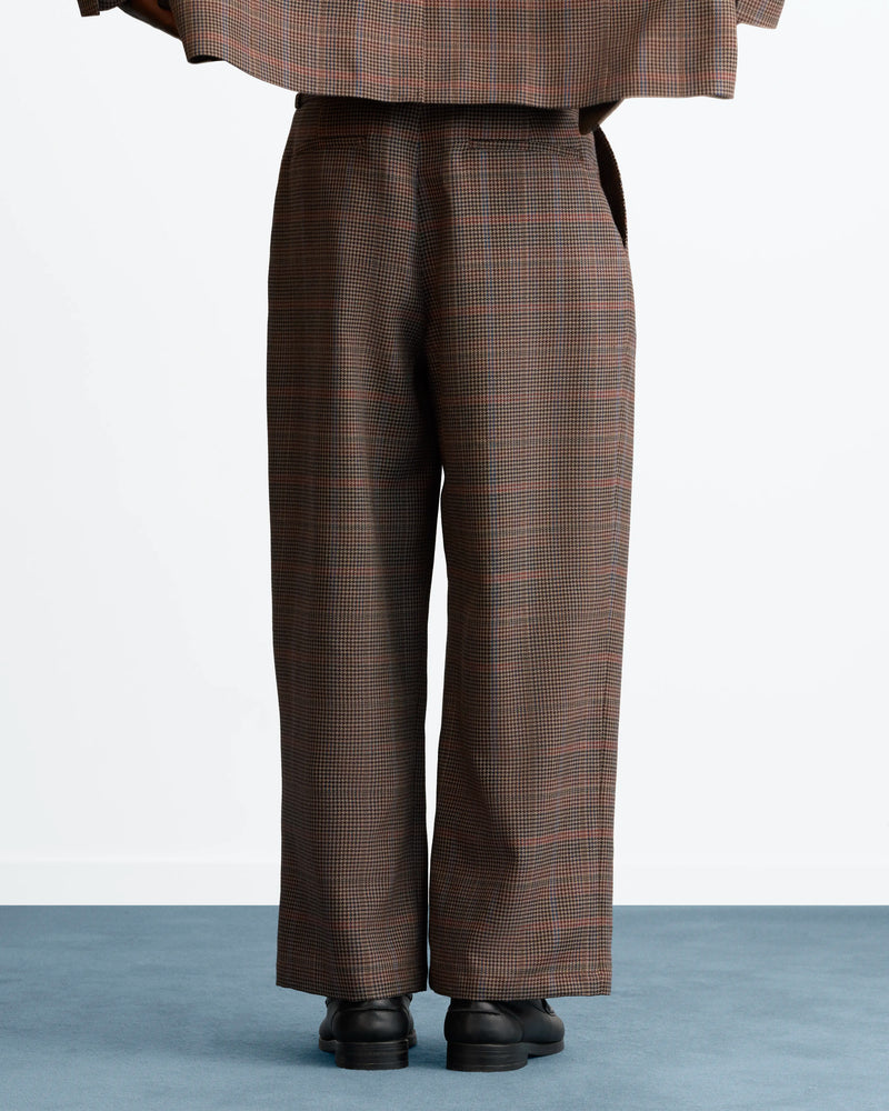 MAN [Model is 190 cm / 6’3” wearing size L]