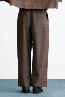 MAN [Model is 190 cm / 6’3” wearing size L]