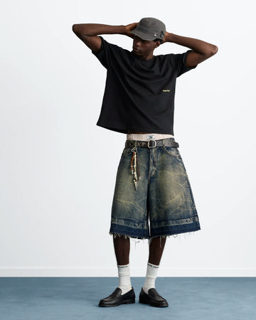MAN [Model is 188 cm / 6’2” wearing size L]