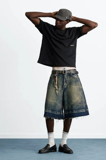 MAN [Model is 188 cm / 6’2” wearing size L]