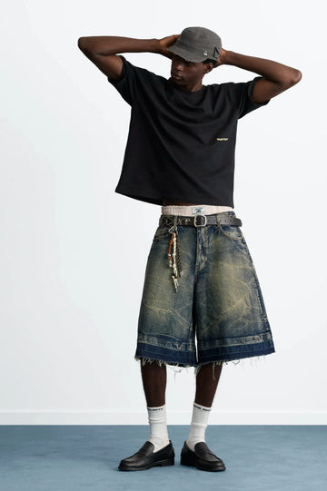 MAN [Model is 188 cm / 6’2” wearing size L]