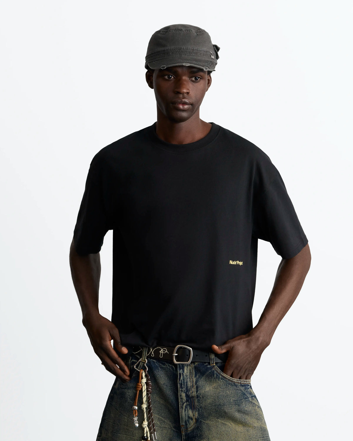 MAN [Model is 188 cm / 6’2” wearing size L]