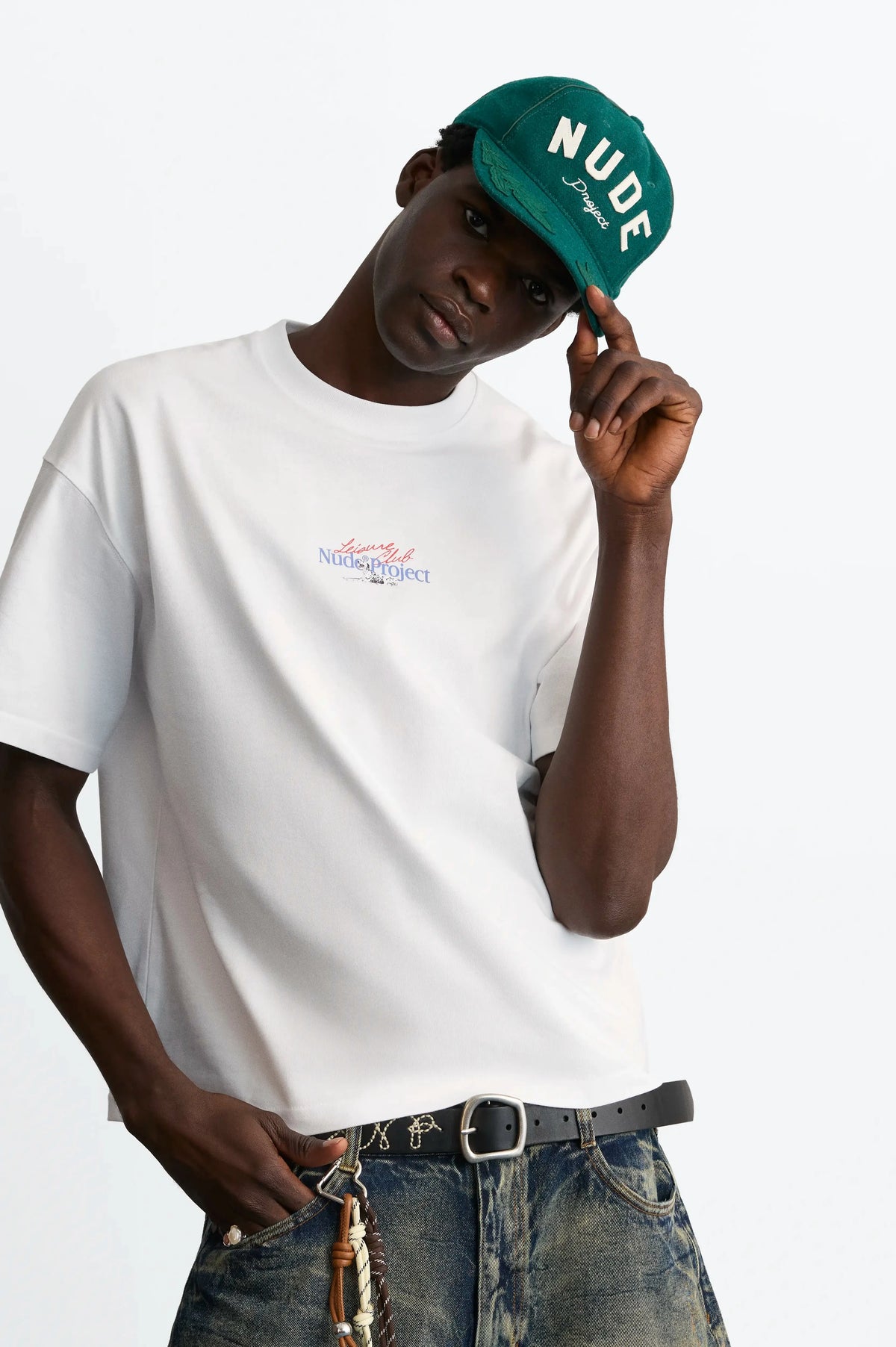 MAN [Model is 188 cm / 6’2” wearing size L]
