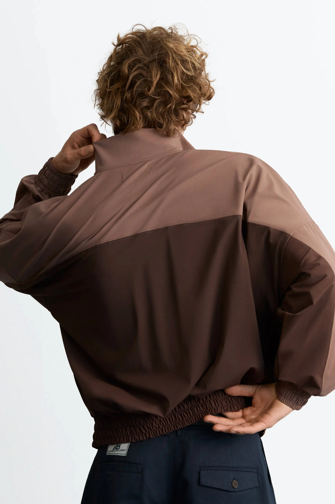 MAN [Model is 190 cm / 6’3” wearing size L]