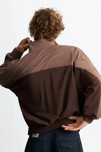 MAN [Model is 190 cm / 6’3” wearing size L]