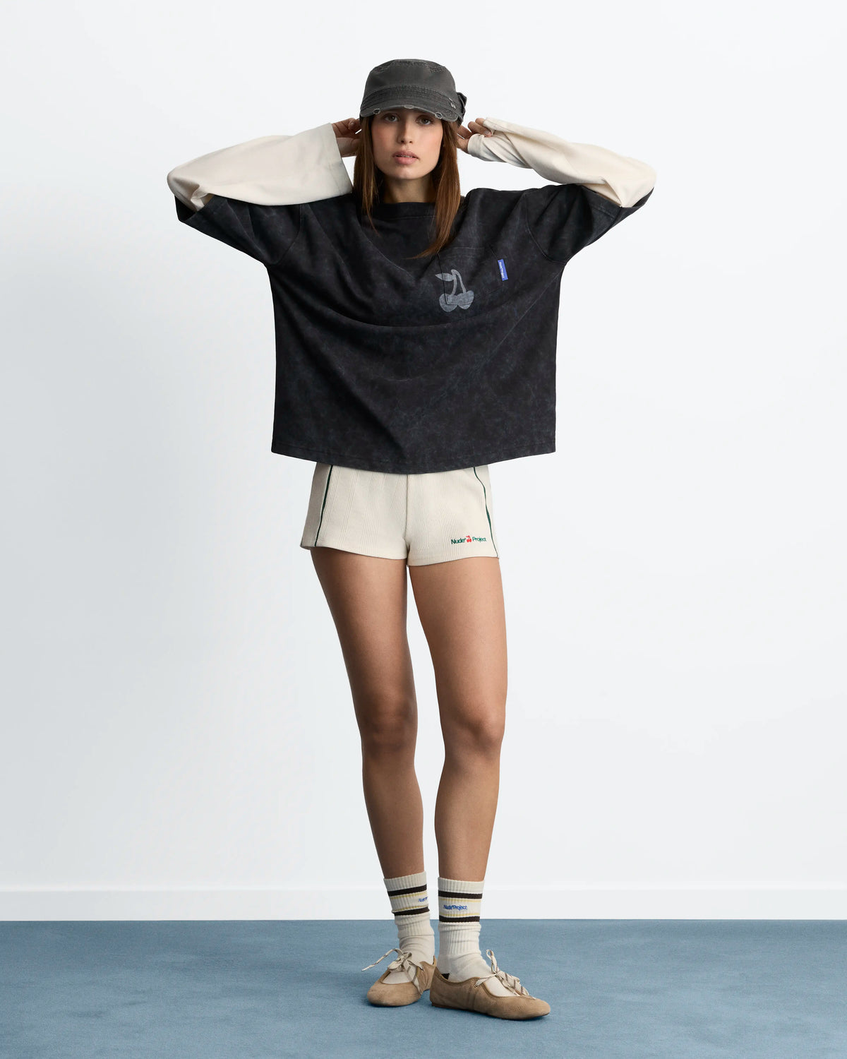 WOMAN [Model is 173 cm / 5’8” wearing size S]