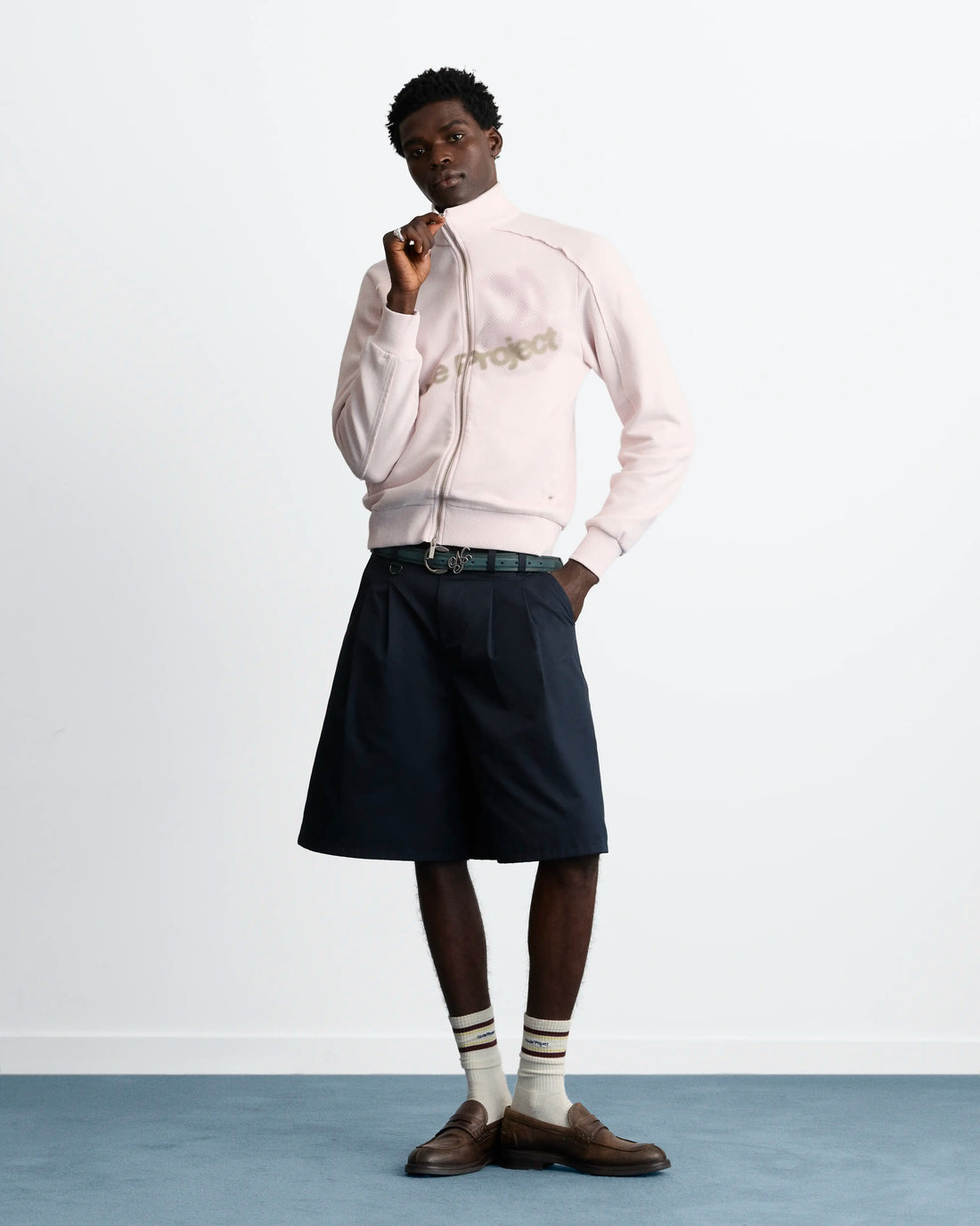 MAN [Model is 188 cm / 6’2” wearing size M]