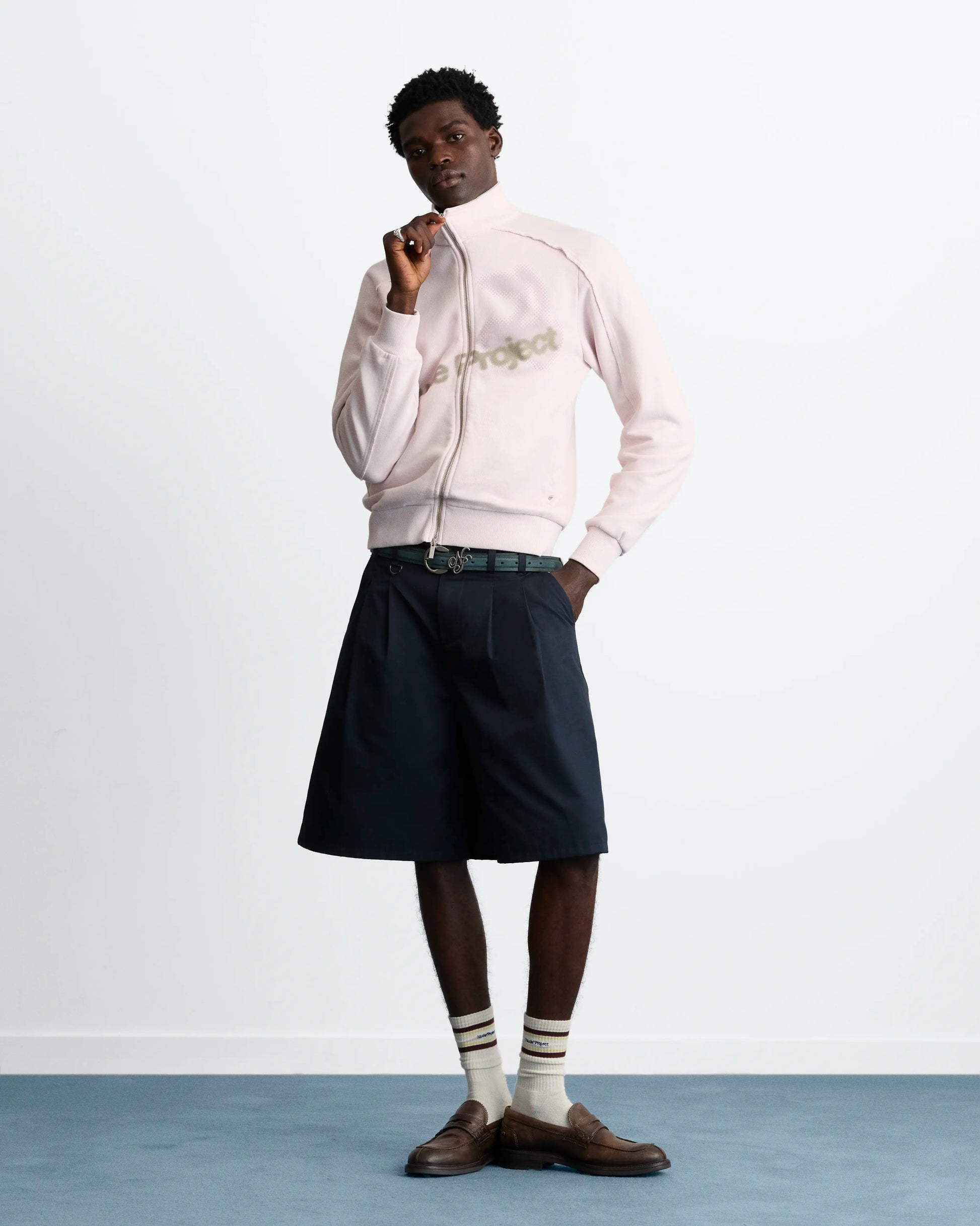 MAN [Model is 188 cm / 6’2” wearing size M]