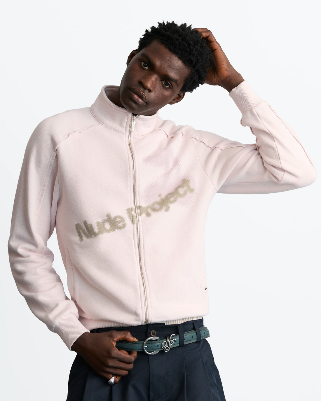 MAN [Model is 188 cm / 6’2” wearing size M]