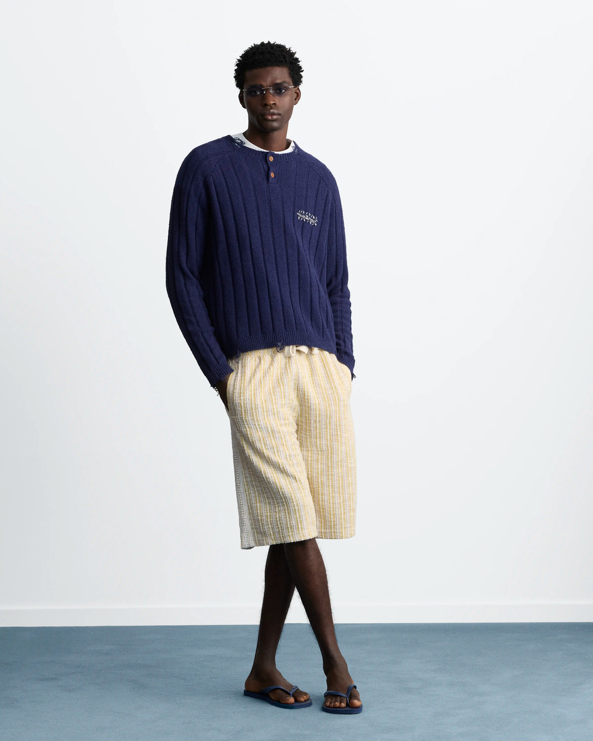 MAN [Model is 188 cm / 6’2” wearing size M]