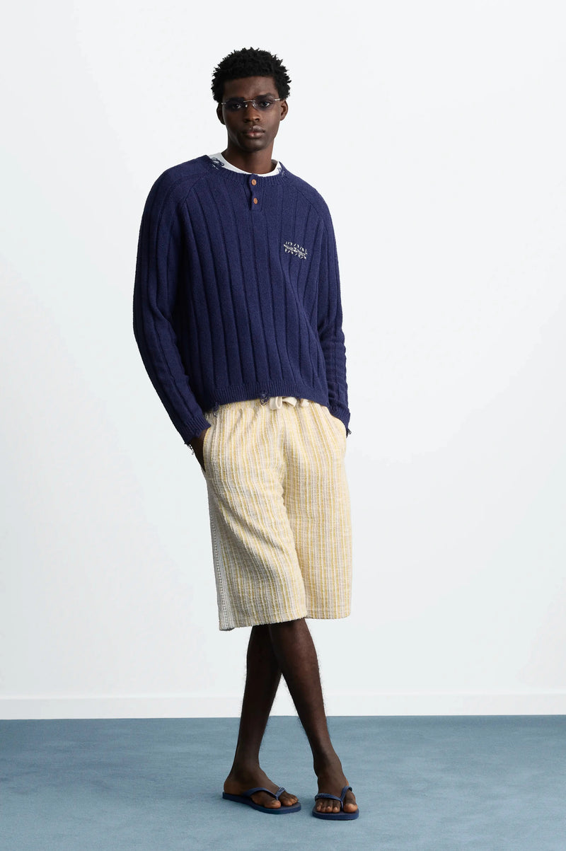 MAN [Model is 188 cm / 6’2” wearing size M]