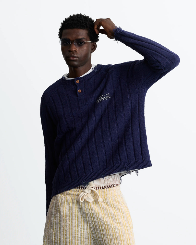 MAN [Model is 188 cm / 6’2” wearing size M]