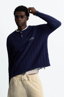 MAN [Model is 188 cm / 6’2” wearing size M]
