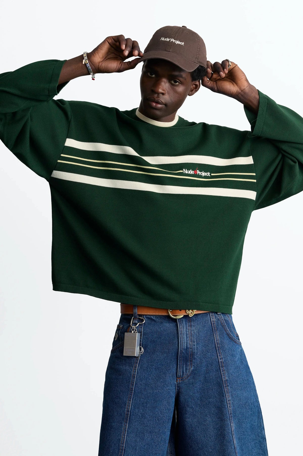 MAN [Model is 188 cm / 6’2” wearing size L]