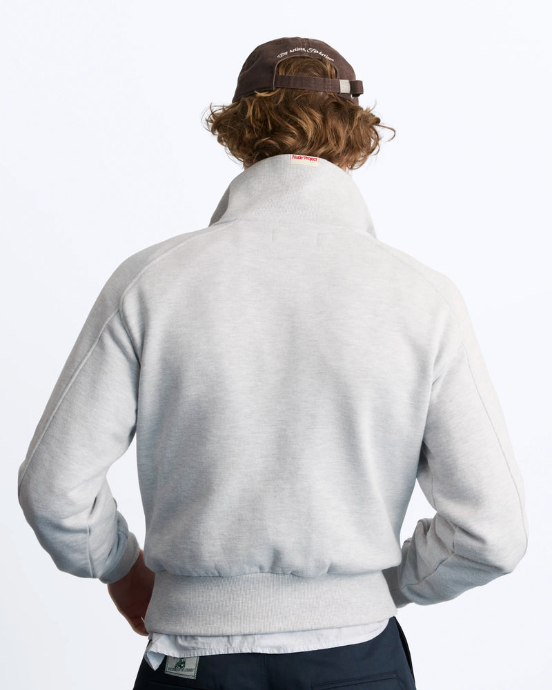 MAN [Model is 1.90m / 6’3” wearing size M]