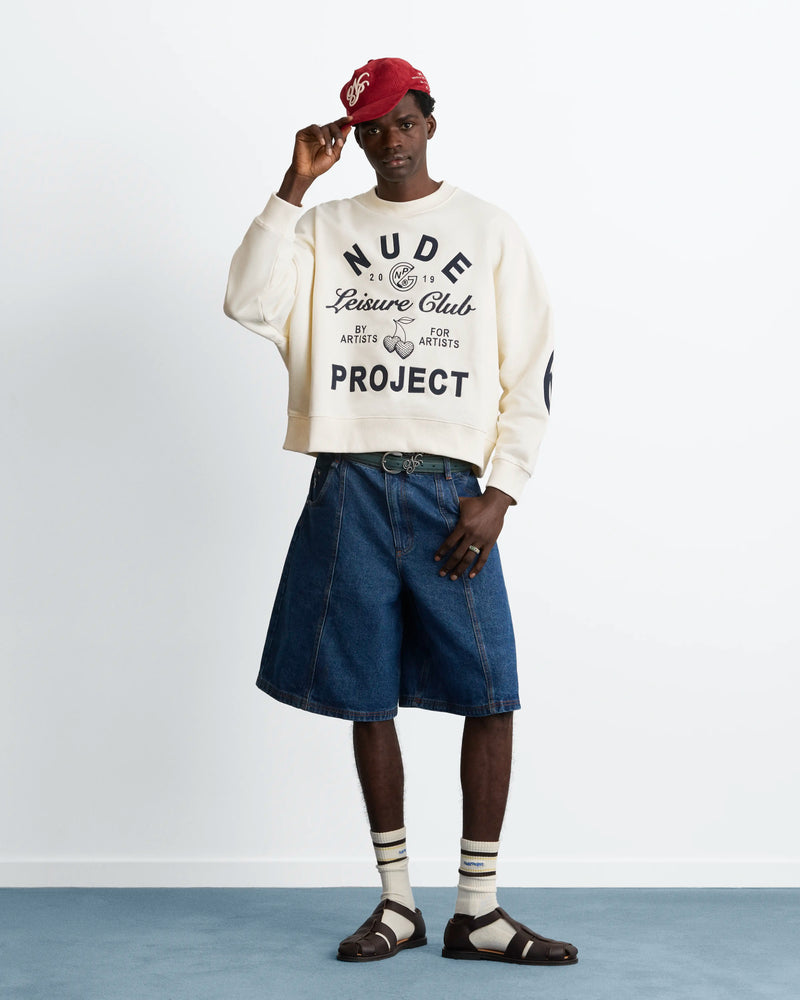 MAN [Model is 188 cm / 6’2” wearing size L]