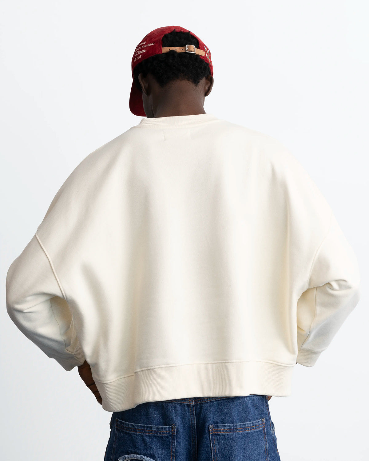 MAN [Model is 188 cm / 6’2” wearing size L]