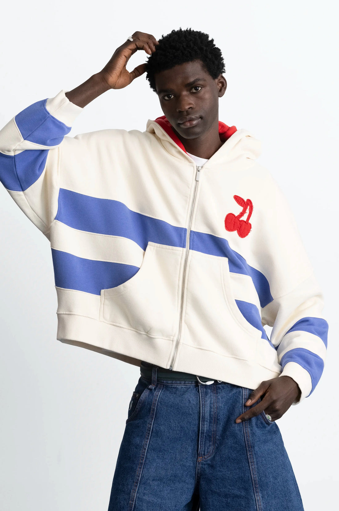 MAN [Model is 188 cm / 6’2” wearing size M]