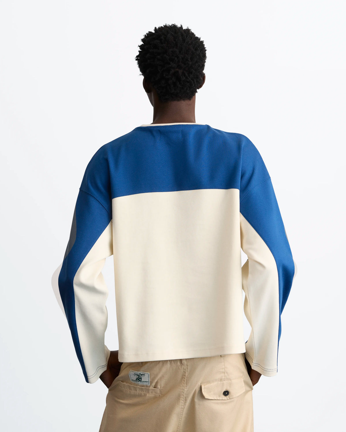 MAN [Model is 1.88m / 6’2” wearing size M]