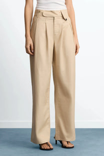 WOMAN [Model is 173 cm / 5’8” wearing size 36]