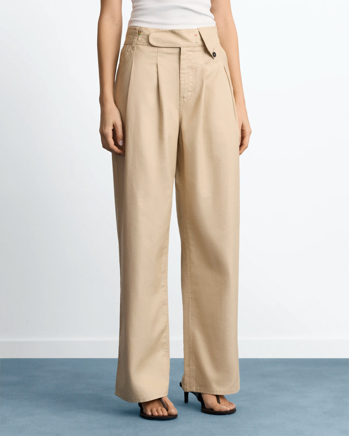 WOMAN [Model is 173 cm / 5’8” wearing size 36]