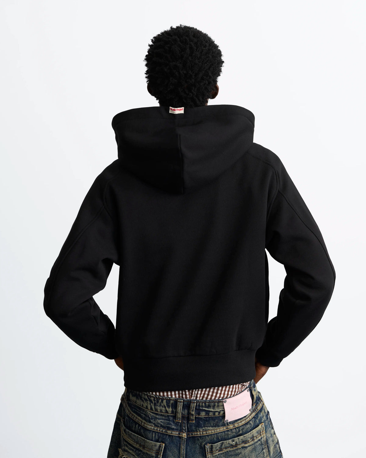 MAN [Model is 1.88m / 6’2” wearing size M]