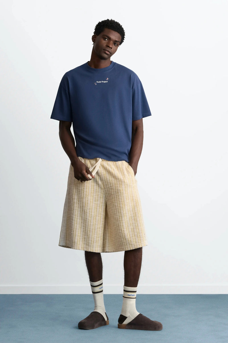 MAN [Model is 188 cm / 6’2” wearing size L]