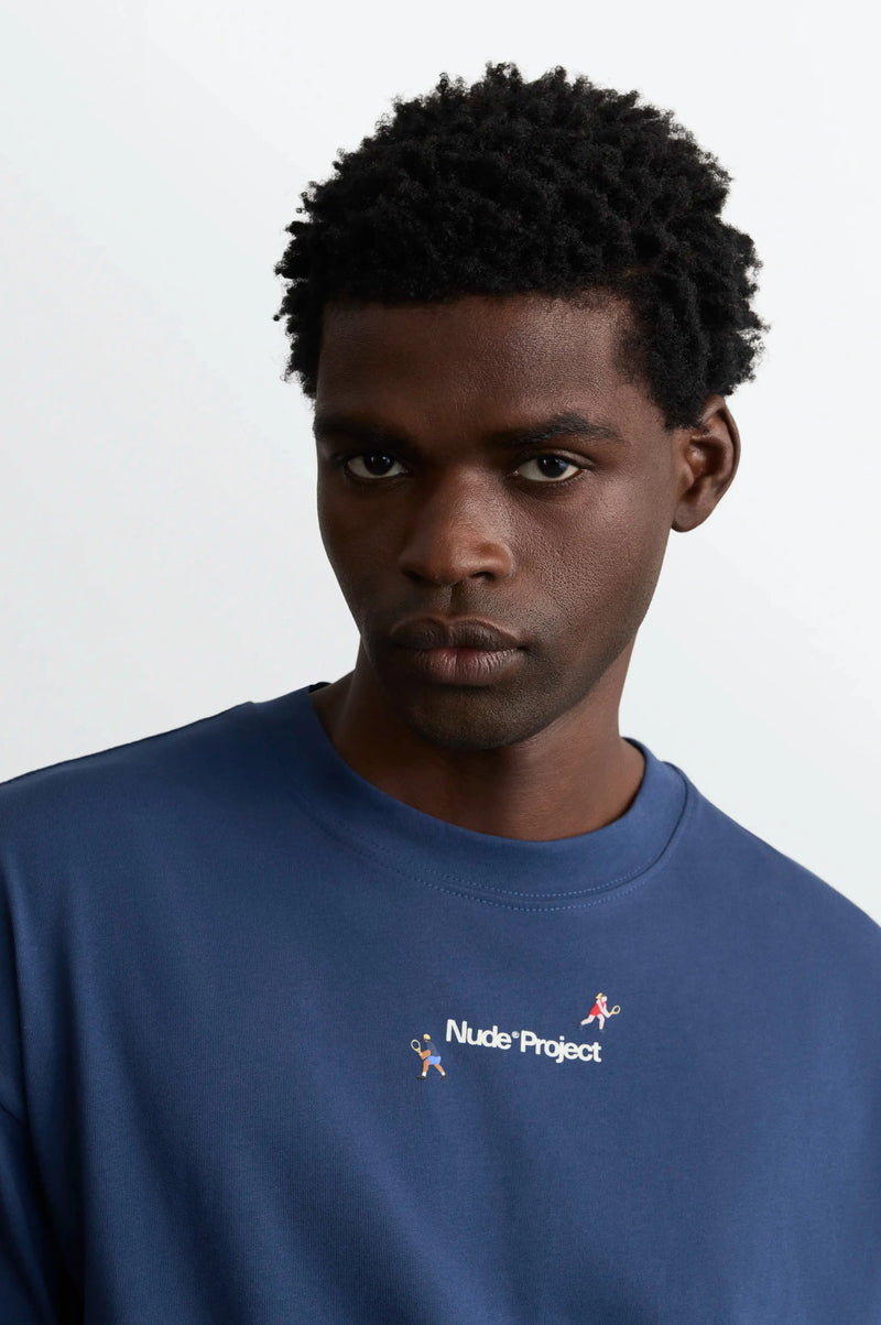 MAN [Model is 188 cm / 6’2” wearing size L]