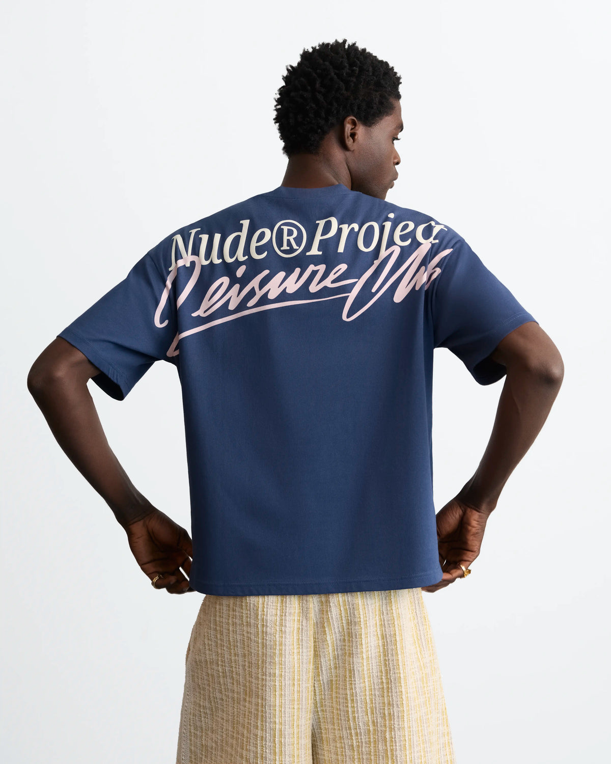 MAN [Model is 188 cm / 6’2” wearing size L]