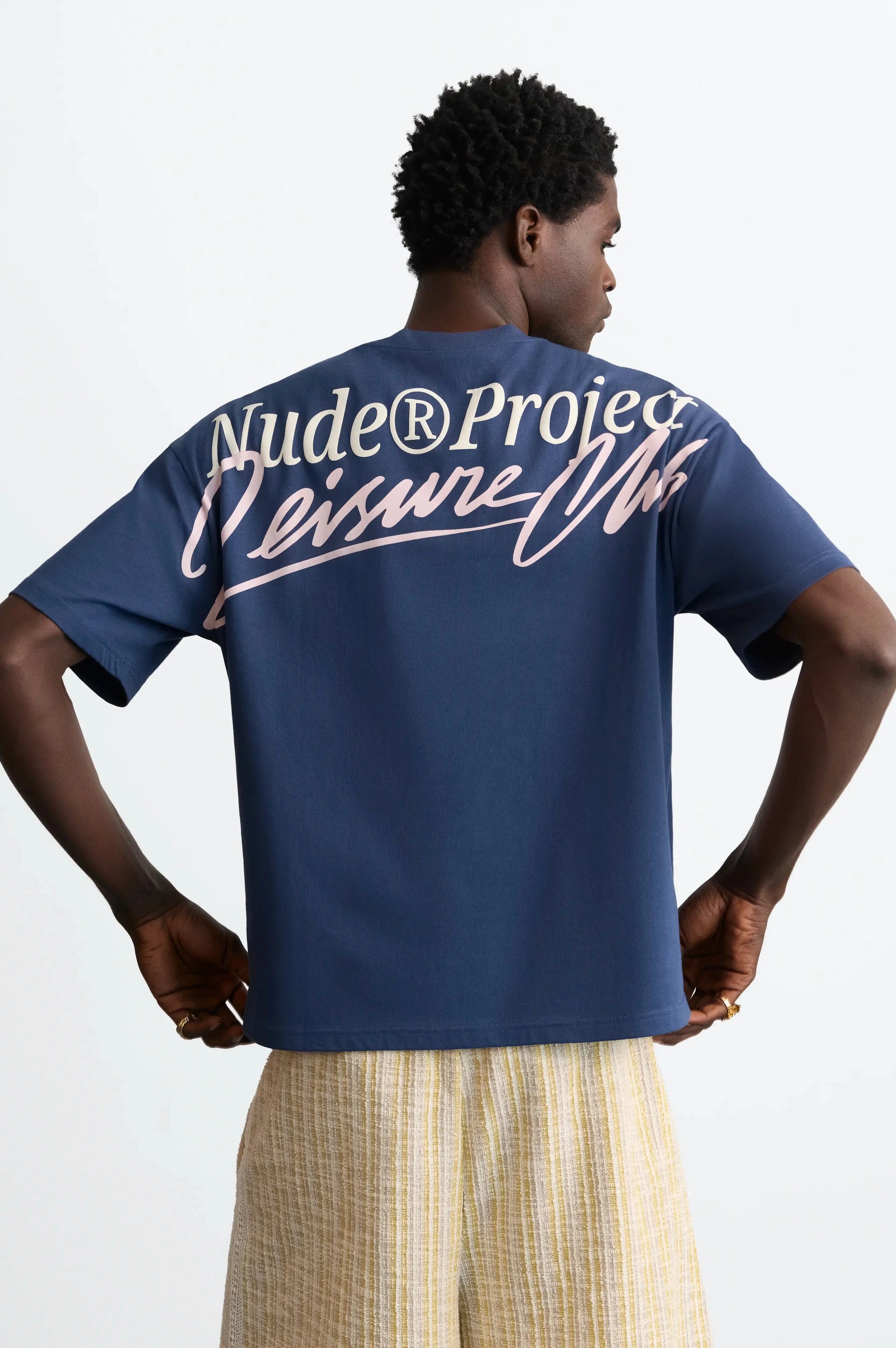 MAN [Model is 188 cm / 6’2” wearing size L]