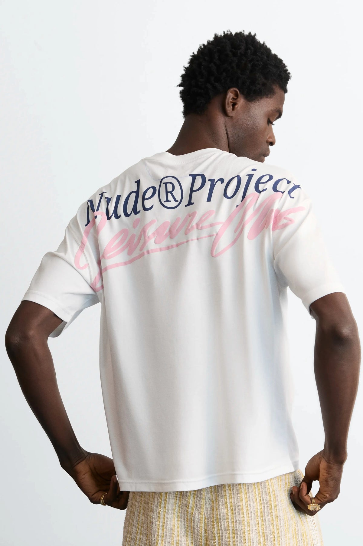 MAN [Model is 188 cm / 6’2” wearing size L]