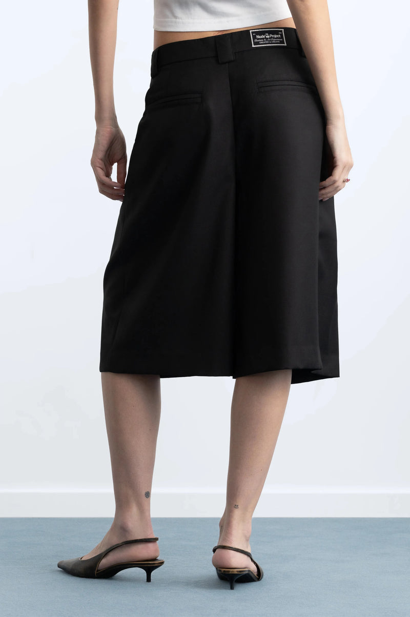WOMAN [Model is 182cm / 6'0" wearing size 38]