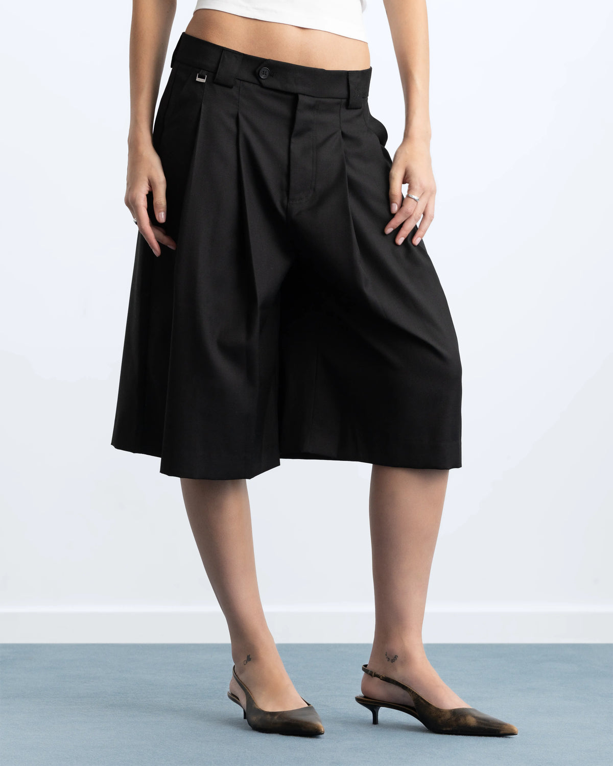 WOMAN [Model is 182cm / 6'0" wearing size 38]