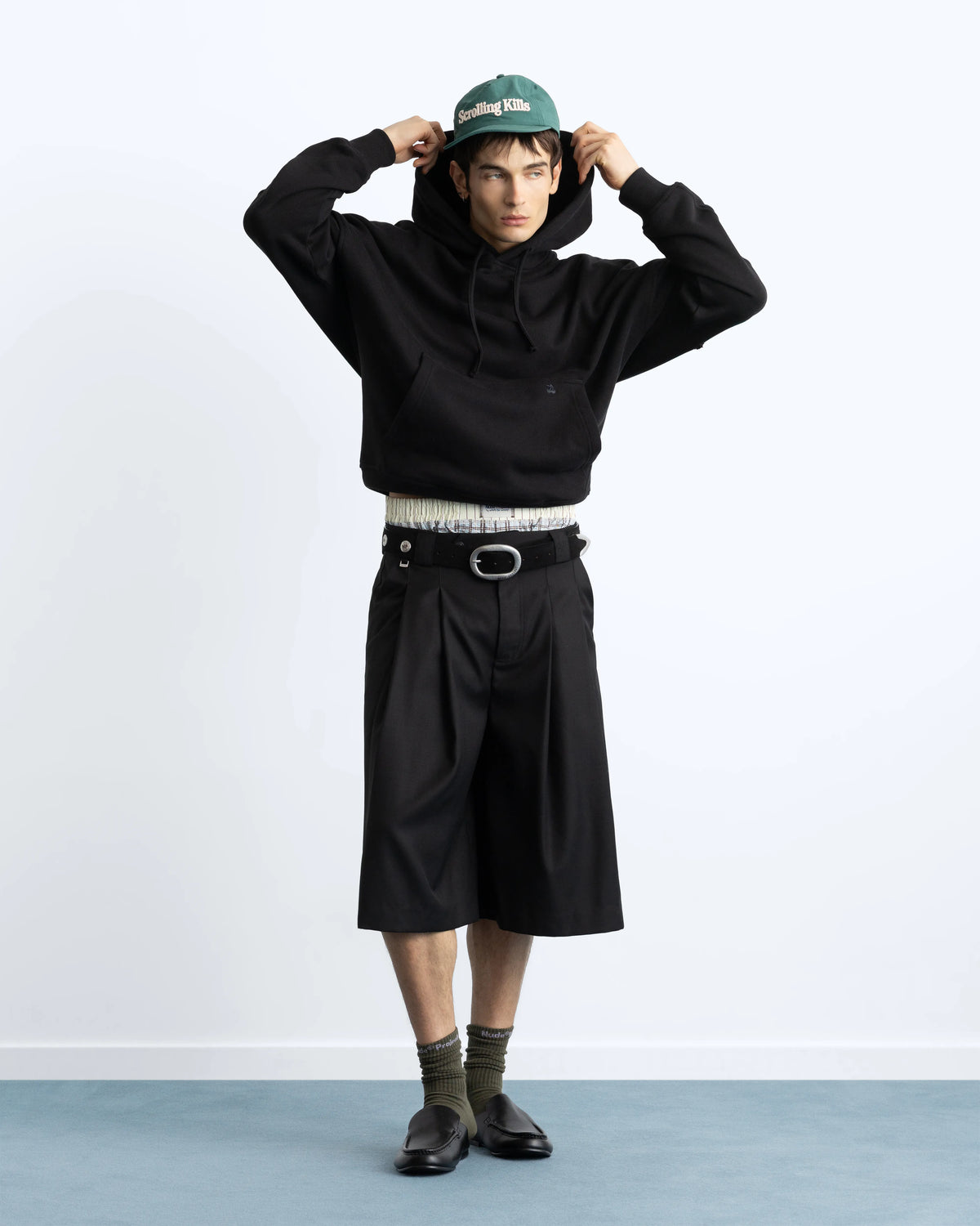 MAN [Model is 186cm / 6'1" wearing size 42]
